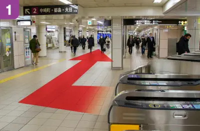 谷町線東梅田駅中西口（1番線）改札を出たら谷町線東梅田駅中東口（2番線）方面へ目指します。