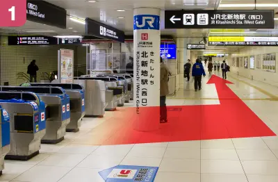 JR東西線北新地駅西口改札口をドージマ地下センター方面に左折します。