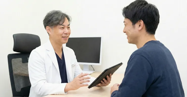 年代別男性の笑顔の写真